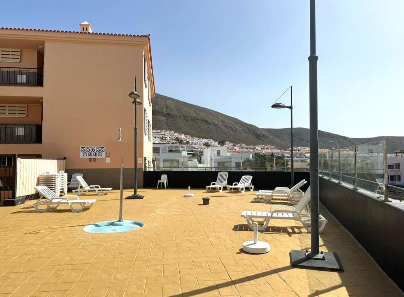 Los Cristianos Piscina Y Terraza Bagian luar foto