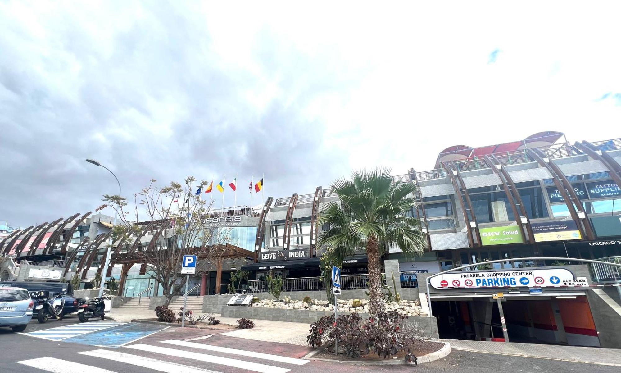 Los Cristianos Piscina Y Terraza Bagian luar foto