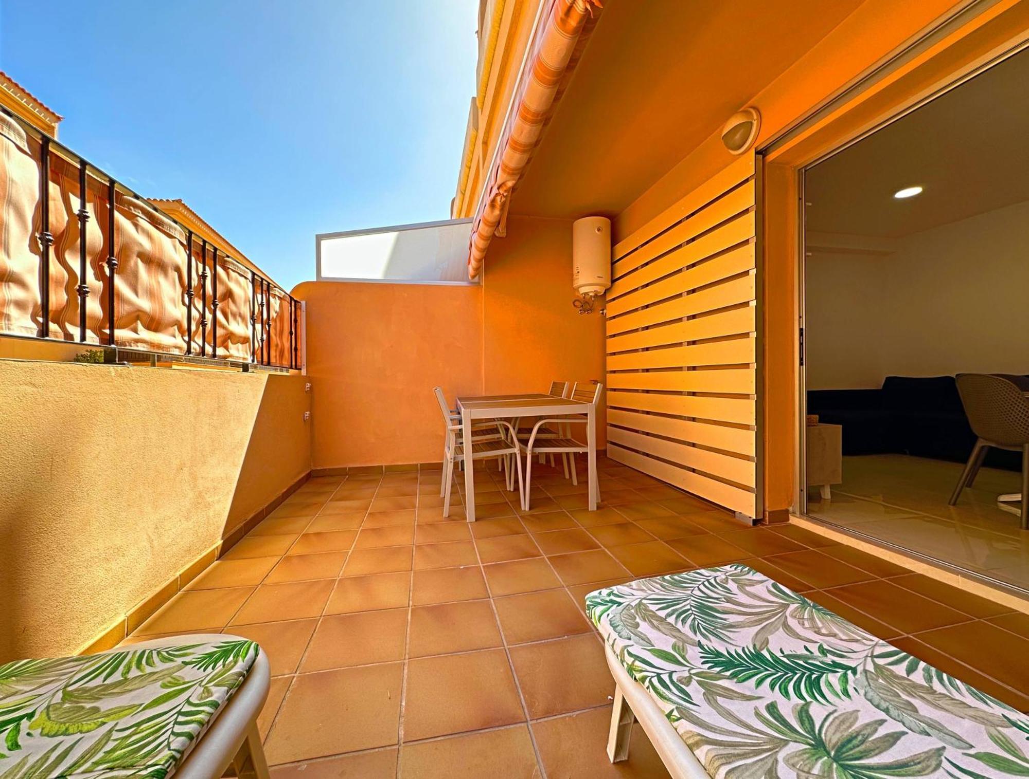 Los Cristianos Piscina Y Terraza Bagian luar foto