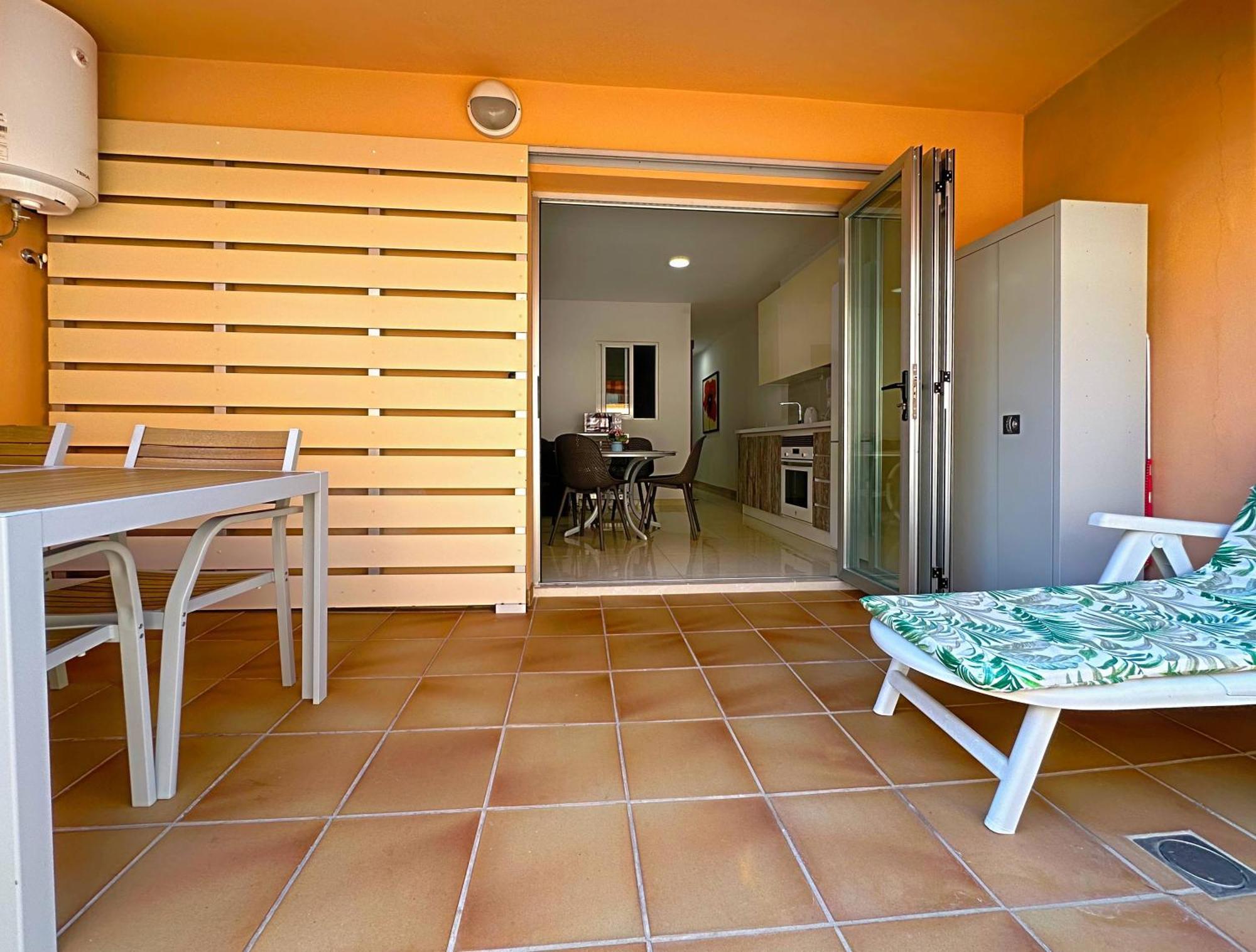 Los Cristianos Piscina Y Terraza Bagian luar foto